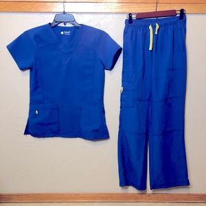 WONDERWINK scrub set